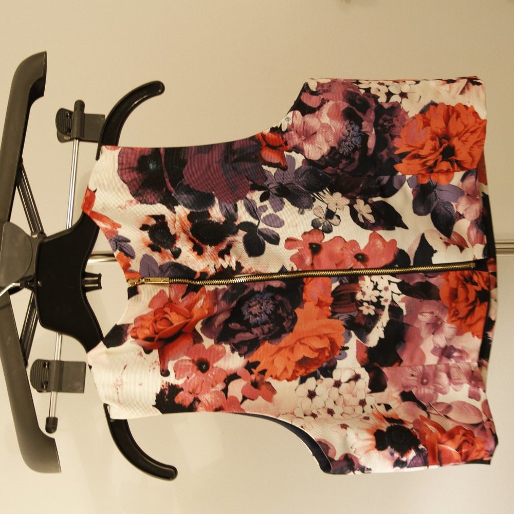 Designer Crop top - Picture 3 of 3